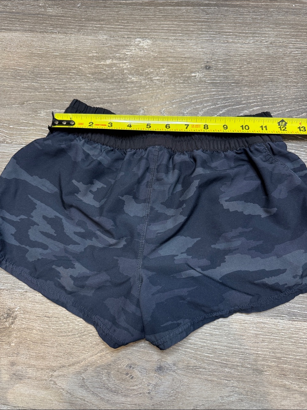 Vuori Black Camo Athletic Shorts with Drawcord AZ1357 - Picture 3 of 3